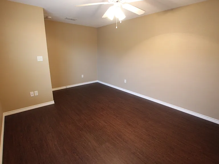 19401 King Ranch Dr — Photo 23