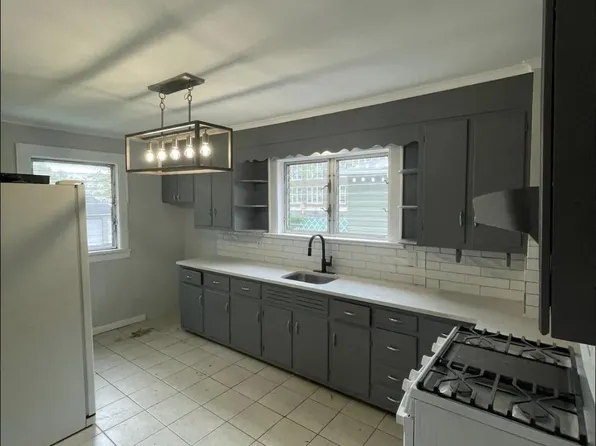 141 E 6th Ave, Roselle, NJ 07203