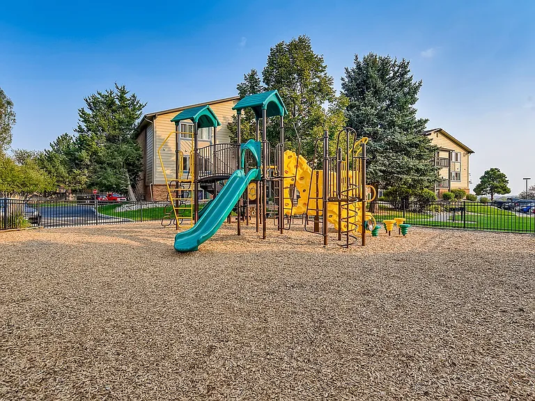 Clearview Apartments 4840-print-031-027-Park-3600x2403-300dpi