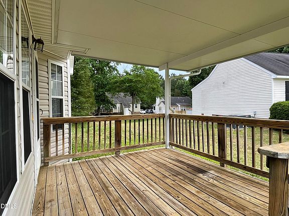 4th image of 1008 Laurel Leaf Rd