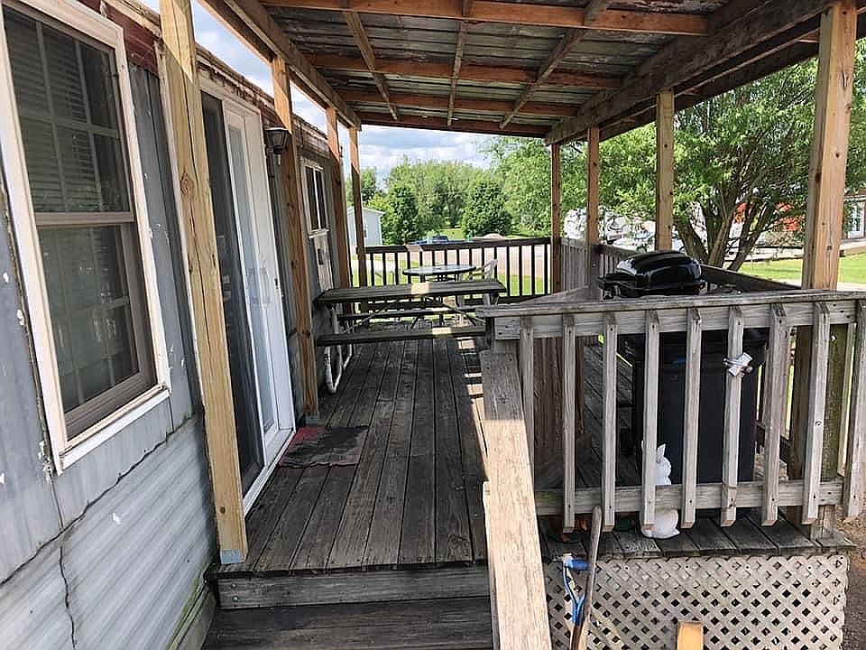 Main entrance covered deck