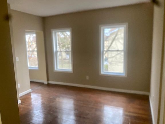 3rd image of 19 Townsend St Floor 1