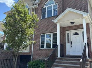 16 Malibu Ct #2F, Staten Island, NY 10309