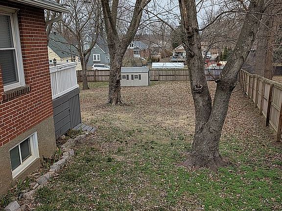 5th image of 318 N Farmington Rd