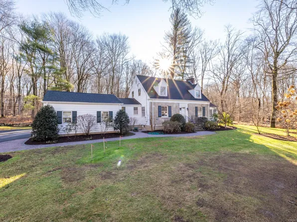59 Wepawaug Road, Woodbridge, CT 06525
