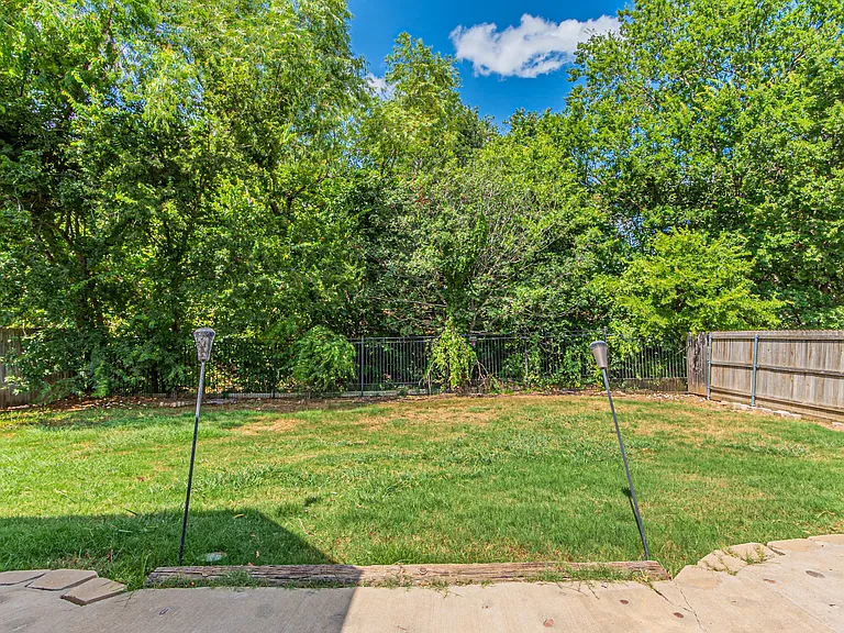 7624 Vista Creek Ln — Photo 35