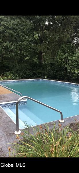4th image of 6 Flint Drive