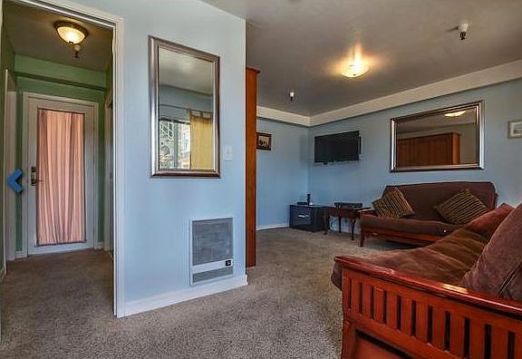 3rd image of 109 Monterey Ave APT 2