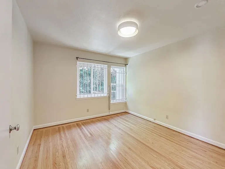 2208 Lakeshore Ave #311 — Photo 13