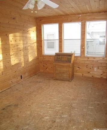 3rd image of 724 6th Ave S