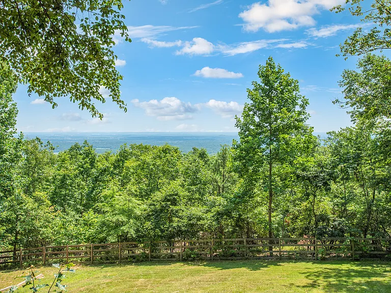 1619 Summit Dr — Photo 48