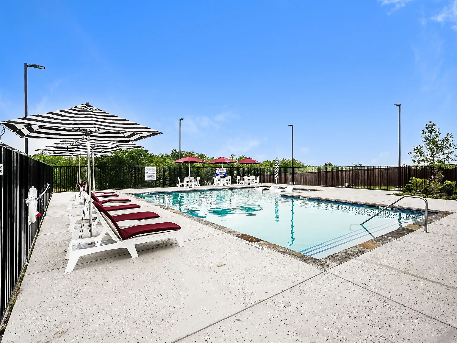 4 bed, 2.0 bath, 1667 sqft, $2,395 — Photo 3