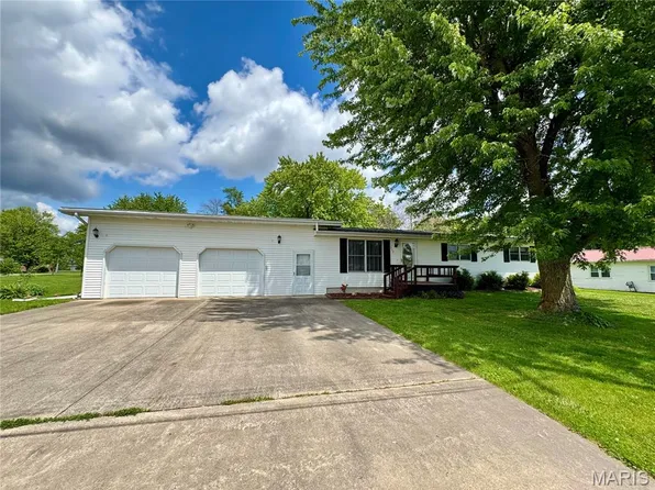 512 N 5th St, La Belle, MO 63447