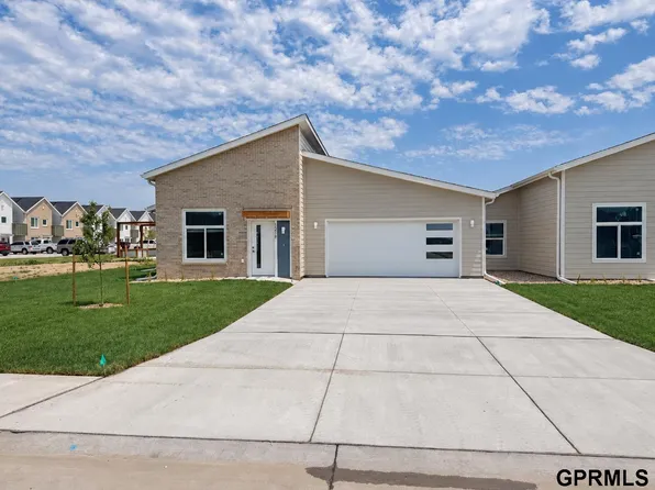 1218 Wycoff Dr, Lexington, NE 68850