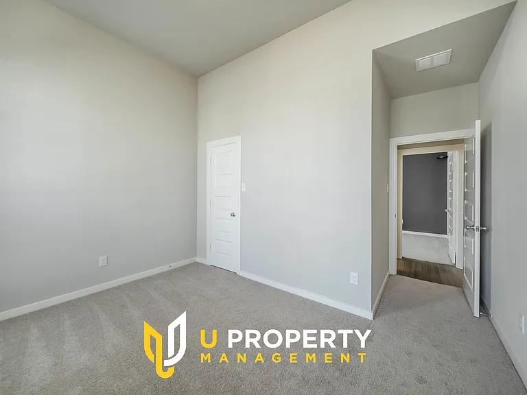 1113 Sheldon Dr — Photo 6