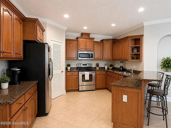 3rd image of 570 Eagle Blvd