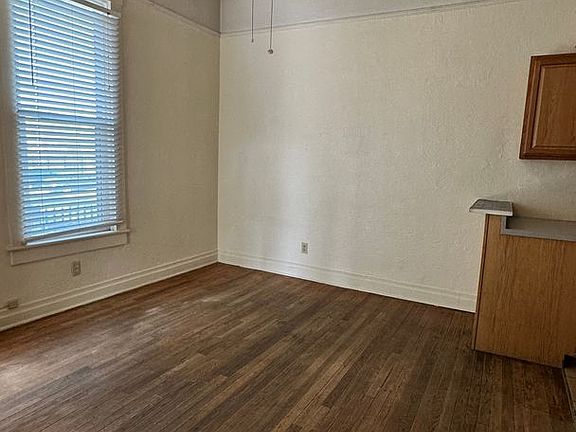 3rd image of 1524 Lead Ave SE #4