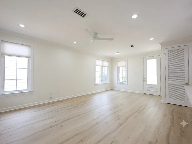 174 S Zander Way — Photo 5
