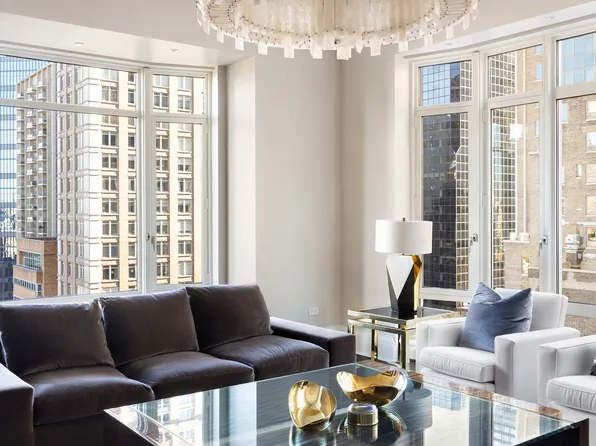 520 Park Avenue image 3 of 23