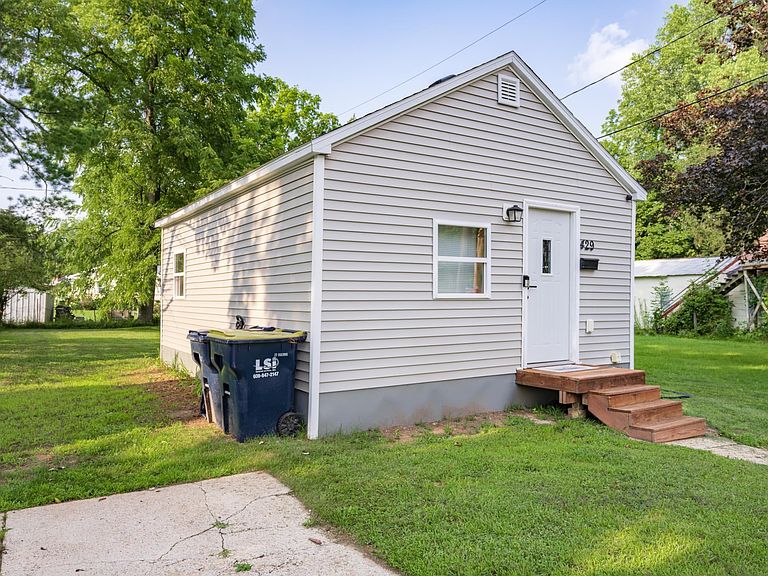 Listing photo 2