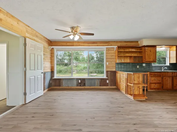 9871 County Road 115, Mineral, TX 78125