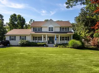 4 Islander Ct, Miller Place, NY 11764