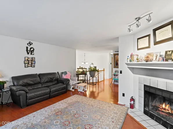 8566 Cross Pointe Loop, Anchorage, AK 99504
