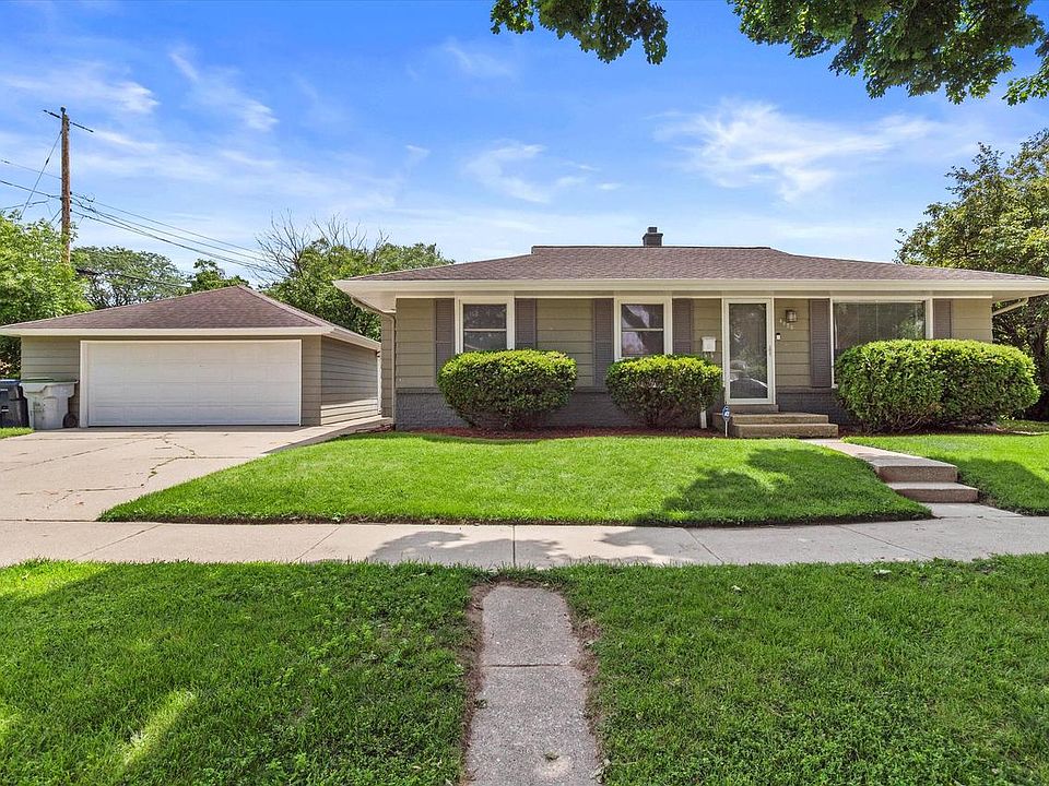1st image of 4823 West Brentwood AVENUE