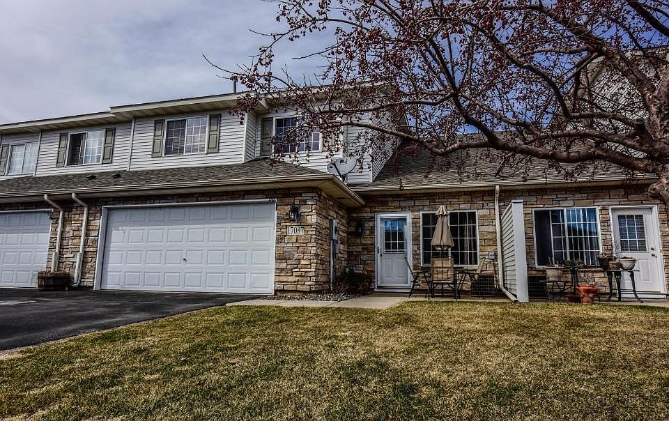 Welcome to this stunning 2 bedroom town home! Sellers have thought of everything!