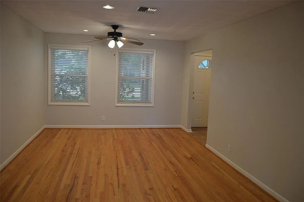3 bed, 2.0 bath, 1748 sqft, $2,500 — Photo 2