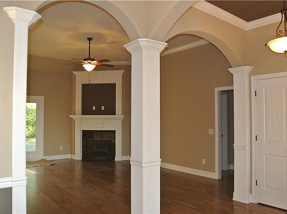 5th image of 328 Ironwood Dr