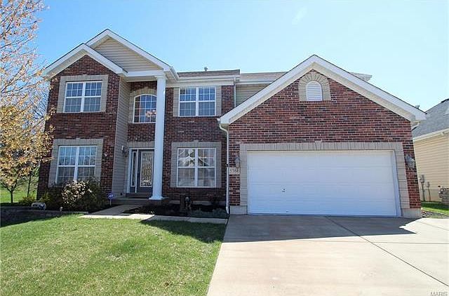 Gorgeous 2 story with upgraded brick elevation. Subdivision has club house, pool and lake.