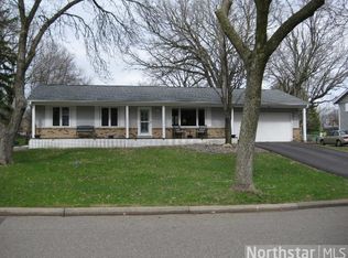 1579 Hinton Trl N, Oakdale, MN 55128