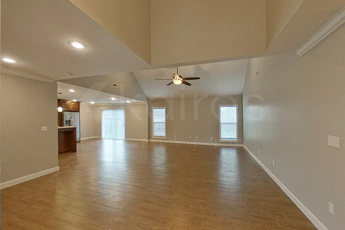 3 bed, 2.0 bath, 1804 sqft, $1,975 — Photo 3
