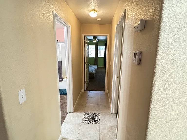 2226 N Vernal Ave — Photo 15