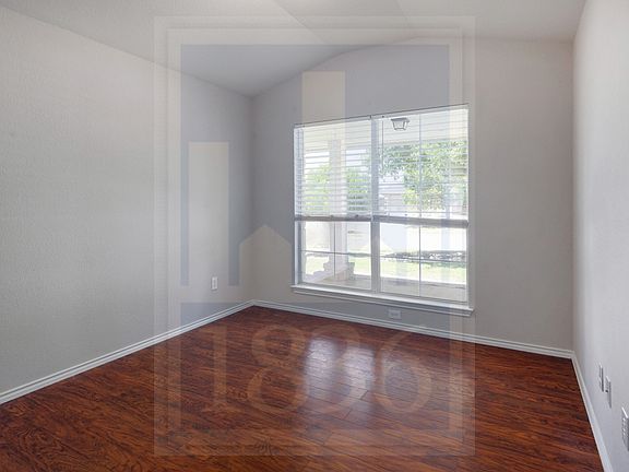 5th image of 1011 Burgess Dr