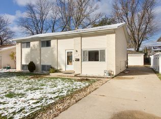90 E Lincoln Ave, Glendale Hts, IL 60139