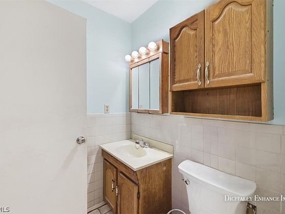 4th image of 1180 Old Bridge Rd