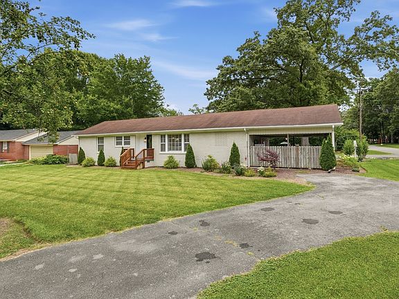 4th image of 1100 Bragg Cir