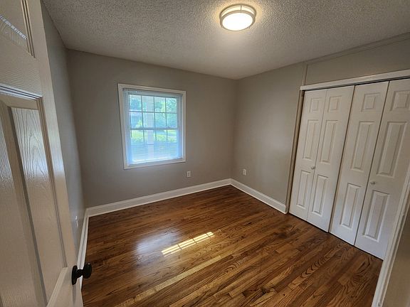 5th image of 109 Williams St