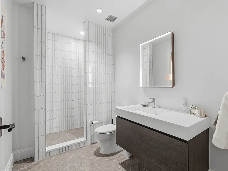 824 Liberty Ave #201 — Photo 32