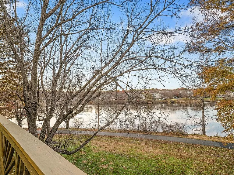 18728 Martins Landing Dr — Photo 27