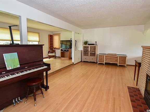 3rd image of 2607 Haultain Ave