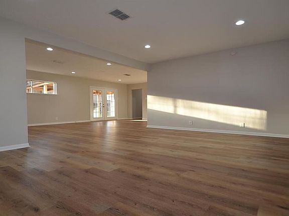 3rd image of 1602 Richardson Ln