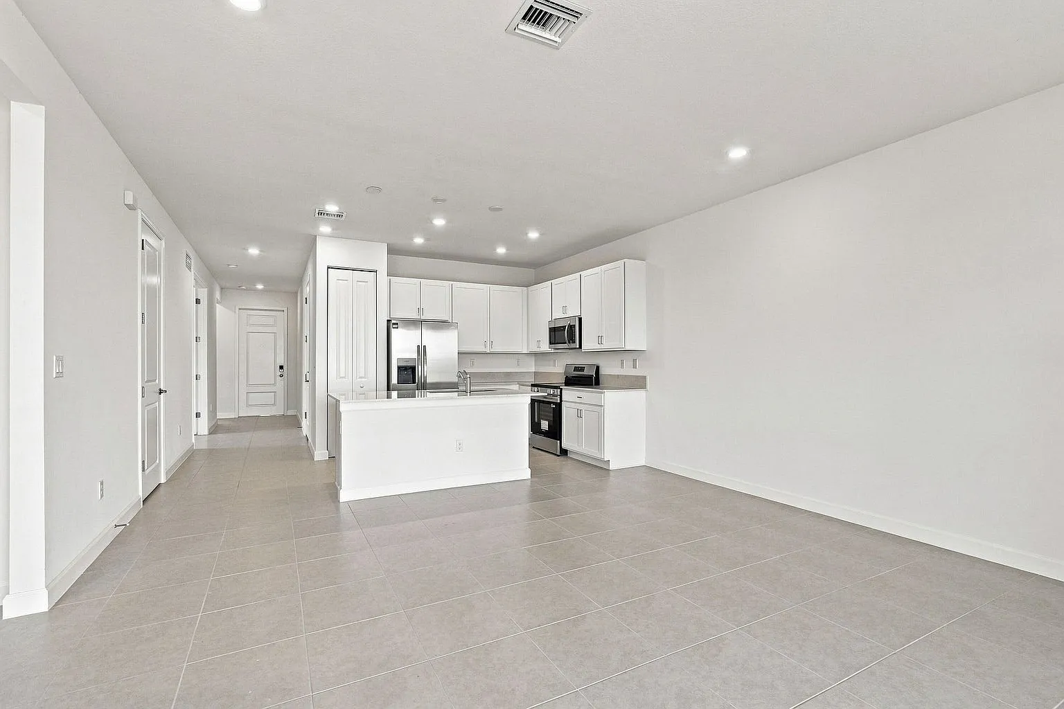 3 bed, 1436 sqft, $2,200 — Photo 3