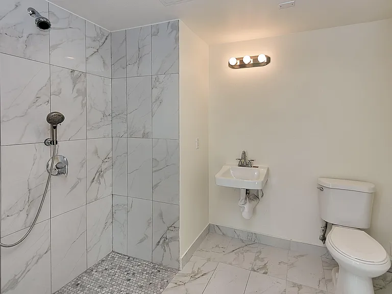 407 N Ardmore Ave #203 — Photo 3