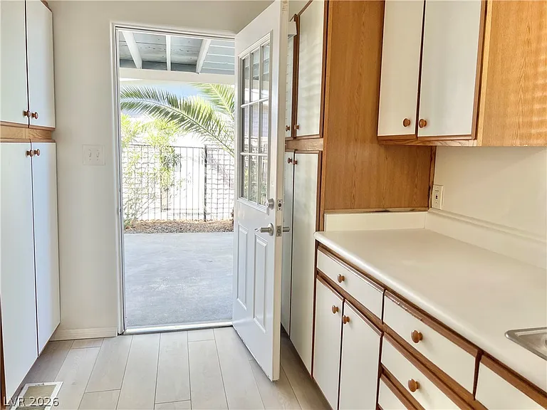 2300 Santa Clara Dr — Photo 9