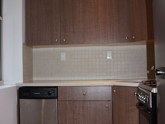 4th image of 1284 Pacific St APT 1A