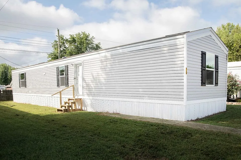 3 bed, 998 sqft, $1,100 — Photo 1