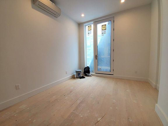 4th image of 127 Troutman St #2L